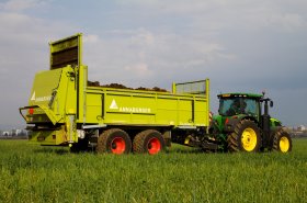 Variabilní aplikace tuhých hnojiv dobývá Česko. Na organickou hmotu se často zapomíná, říká majitel agroslužeb