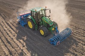 Zcela nová řada traktorů John Deere 6M, menší modely poprvé s inteligentním řízením výkonu