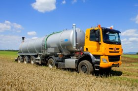 Velký test reálné spotřeby: Traktorová versus nákladní zemědělská doprava. Zjistili jsme, co je na silnici skutečně nejúspornější