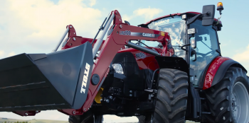 Rozsah prováděných činností traktorů Farmall C rozšiřuje možnost připojení originálního maximálně funkčního čelního nakladače Case IH LRZ