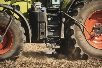 Claas pro test poskytl své traktory s integrovaným systémem pro úpravu tlaku v pneumatikách CTIC 2800