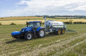 První komerčně dostupný traktor na biometan již letos. New Holland také zkouší elektrifikaci strojů do vinic a sadů