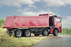Nová pneumatika pro zemědělská nákladní vozidla nabízí vysokou nosnost při rychlé jízdě