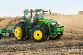 John Deere představil autonomní traktor. Už letos zamíří do prodeje!