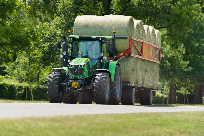 Kromě dostupných pneumatických nebo hydraulických brzdových systémů přívěsu lze u traktoru Deutz-Fahr 6C zvolit také hydraulickou motorovou brzdu.