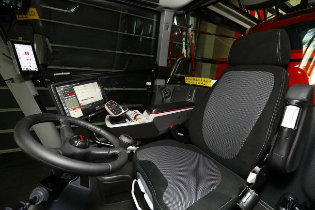 Kabina postřikovače Horsch Leeb PT 6300 nabízí komfortní pracovní prostředí.