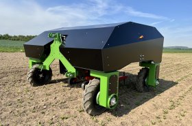 U Olomouce se testuje prototyp prvního autonomního zemědělského robota Cronos Quadro vyvíjeného v Česku