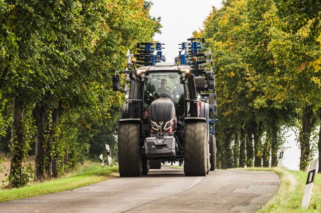 Traktory série Valtra Q nejsou ani příliš lehké, ani příliš těžké. S hmotností 9,2 tuny chrání půdu před utužením. Maximální celková hmotnost 16 tun umožňuje dostatečné dotížení traktoru pro těžké tahové práce.