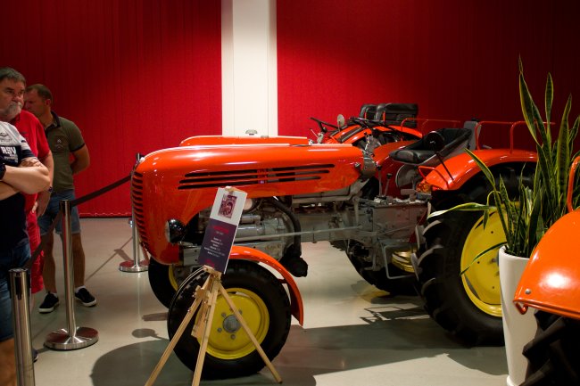Traktory Steyr z 60. let můžeme poznat podle designu podobnému traktorům Porsche.
