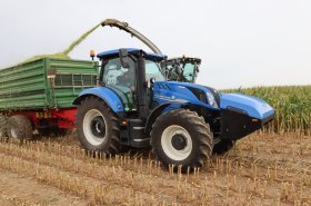 Traktor New Holland T6.180 Methane Power s plynovým motorem zahájil provoz v Česku. Co o něm víme?