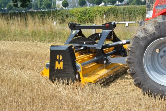 Mezi univerzální mulčovače se řadí model Müthing MU-M Vario, který je možné již v základní výbavě agregovat s předním nebo zadním závěsem traktoru.