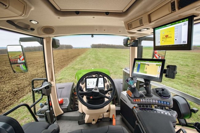 Unikátní systém FendtONE s sebou do kabiny traktoru Fendt přinesl řadu inovativních technických prvků.