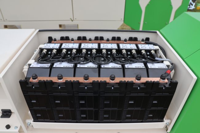 Baterie jsou vyrobeny z pokročilé technologie lithium-feritového fosfátu.