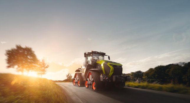 New Claas Xerion 12.650 Terra-Trac Tractor: Features, Specs, and Tomáš Enge’s Demonstration at Farmer’s Day in Czech Republic