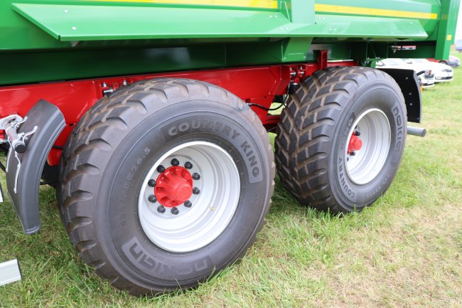Výrobce návěsů a přívěsů Kröger umožňuje vybírat z různých rozměrů a provedení pneumatik.