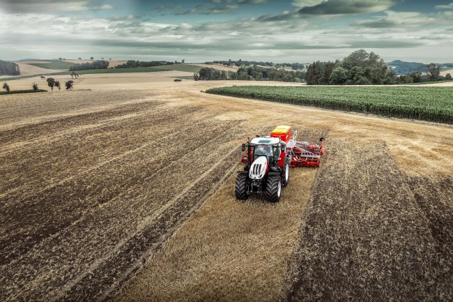 Traktor Steyr 6340 Terrus CVT je vybaven nejmodernějšími technologiemi.