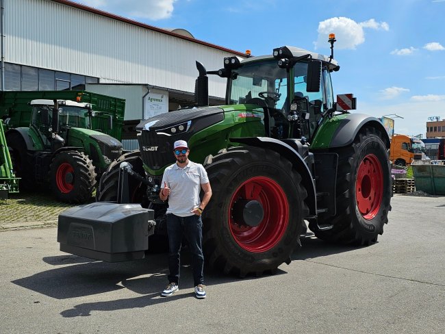 Michal Horák při předaní stroje Fendt 1050 Vario od společnosti Agromex.