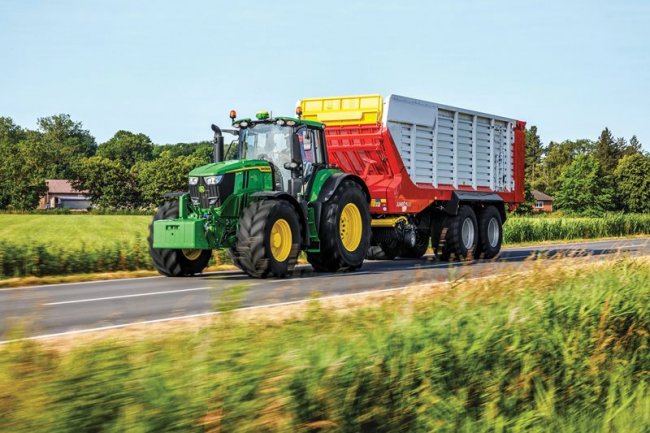 Základem všech traktorů řady John Deere 6M je celorámová konstrukce John Deere.