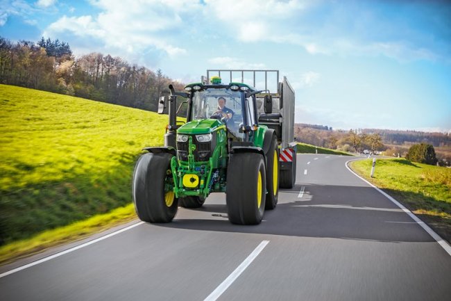 Hydromechanická převodovka AutoPowr umožňuje rychlost až 50 km/h.