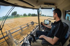 V zemědělství chybí pracovníci. Naštěstí je částečně nahrazují chytré technologie