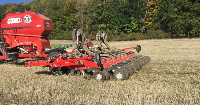 Technologie Strip-till splňuje půdoochranná nařízení DZES 5.