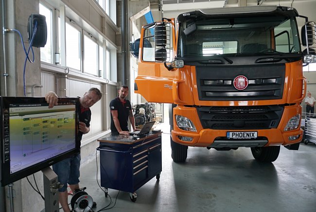 Finální homologace Tatry Phoenix, kterou zkompletovali studenti z Pardubického kraje, zdroj Tatra Trucks.