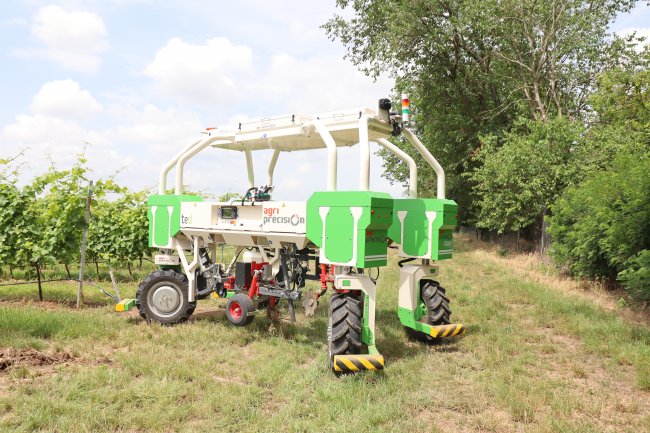 Robot Naïo TED má čtyři kola a v každém z nich se nachází elektromotor.