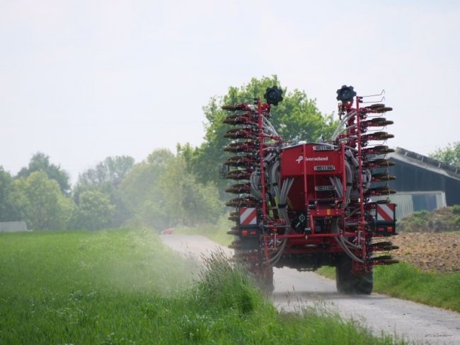 Kverneland Satio F během transportu.