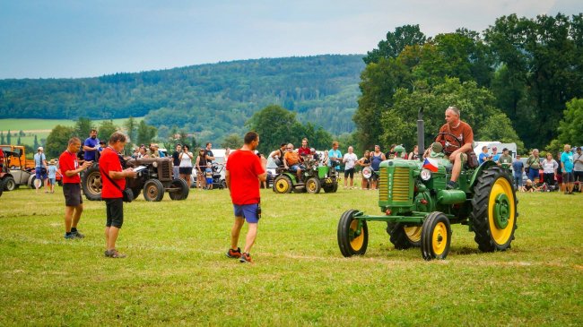 Železnohorský traktor 2024 se opět ukázal jako událost, která spojuje milovníky traktorů a zemědělské techniky z celé České republiky. 