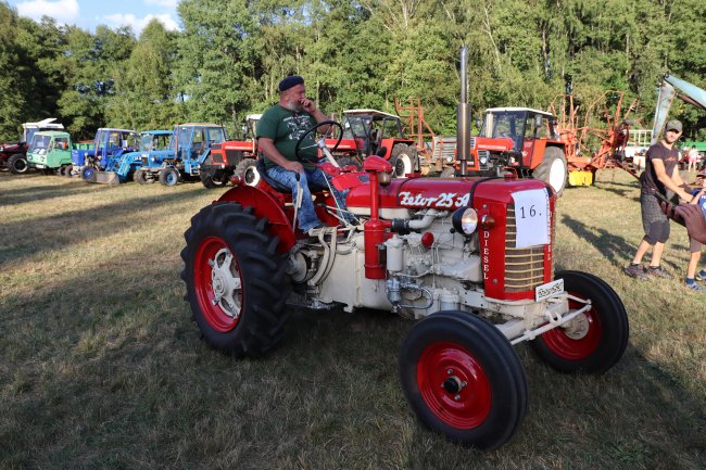 MISS traktor si odvezl majitel Zetoru 25A.