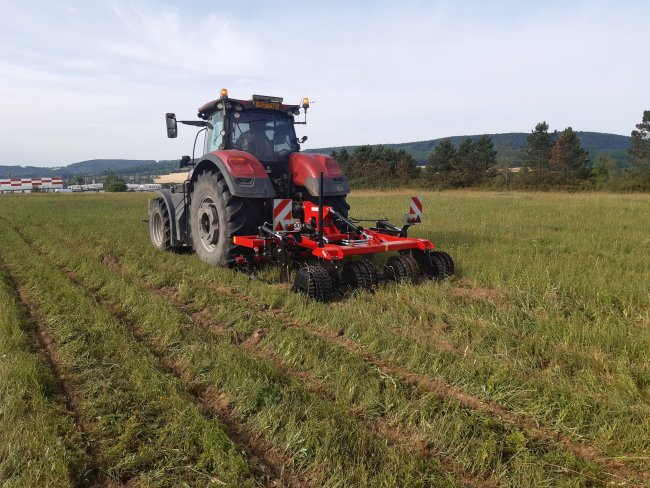 Veřejnosti se představí hloubkový podrývák SMS CZ TALON GREEN, který je speciálně navržen pro hloubkové zpracování trvalých travních porostů bez poškození jejich svrchní vrstvy.