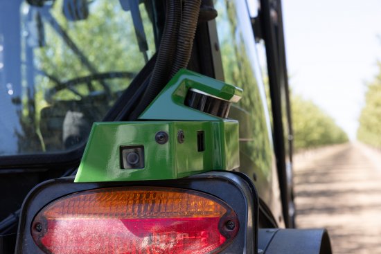 K navigaci autonomních strojů John Deere jsou využívány kamery, Lidar senzory a GPS.