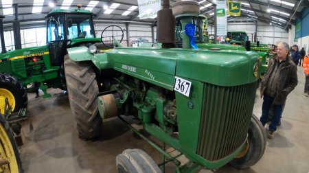 Model R z roku 1951 si na výstavě historické techniky v Newarku zachytila řada příchozích. Detaily si můžete prohlédnout na Youtube kanále Incredible John Deere. Zdroj: Incredible John Deere / Youtube