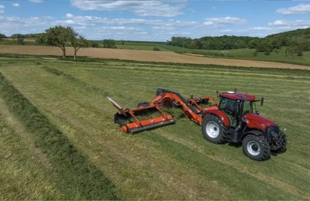 GMD 15030: MERGE MAXX 102: Odolnější a chytřejší pásové shrnovače KUHN