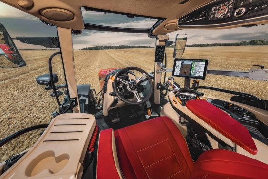Modernizovaná kabina zvyšuje komfort, přehlednost i pohodlí při práci.